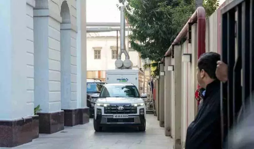 तृणमूल बनाम ED सुनवाई में हंगामे के बीच कलकत्ता हाई कोर्ट के जज बाहर चले गए तृणमूल बनाम ED सुनवाई में हंगामे के बीच कलकत्ता हाई कोर्ट के जज बाहर चले गए