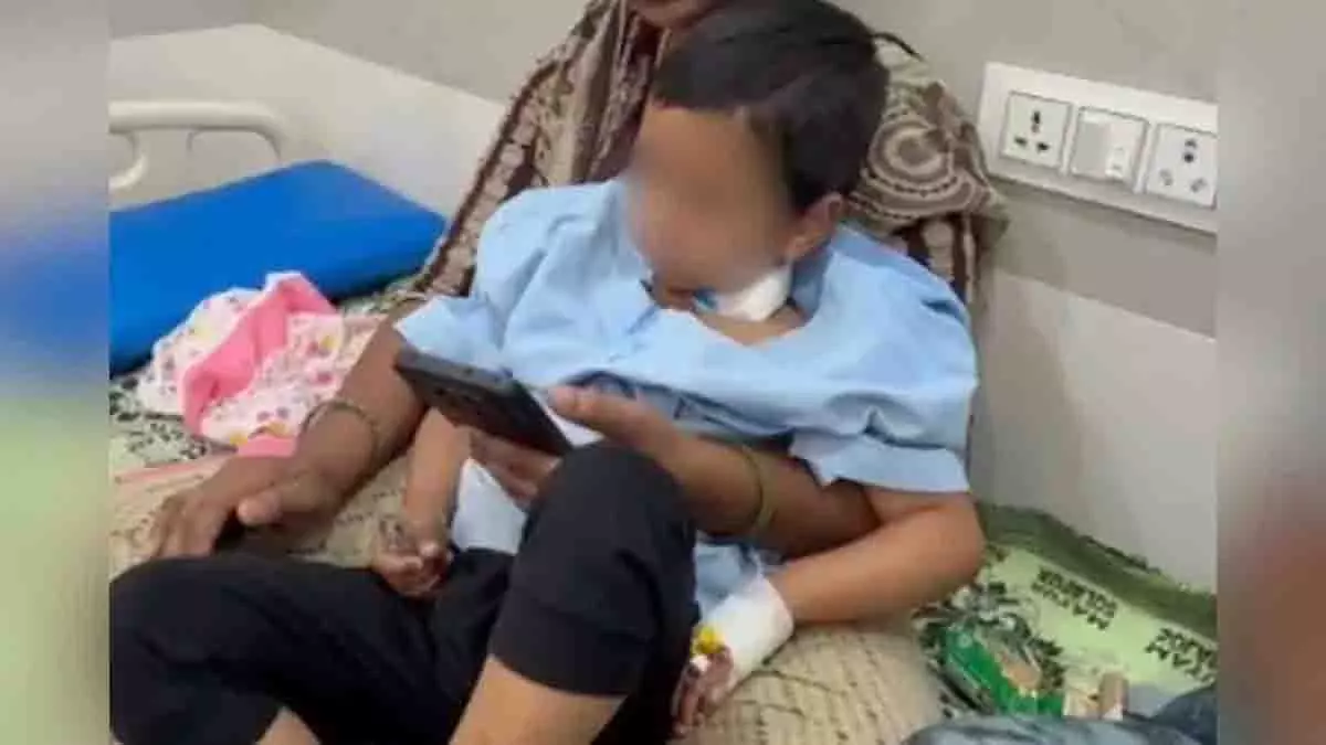 Telangana: चीनी मांझे से चोट, 4 साल के बच्चे के गले में 20 टांके लगे Telangana: चीनी मांझे से चोट, 4 साल के बच्चे के गले में 20 टांके लगे