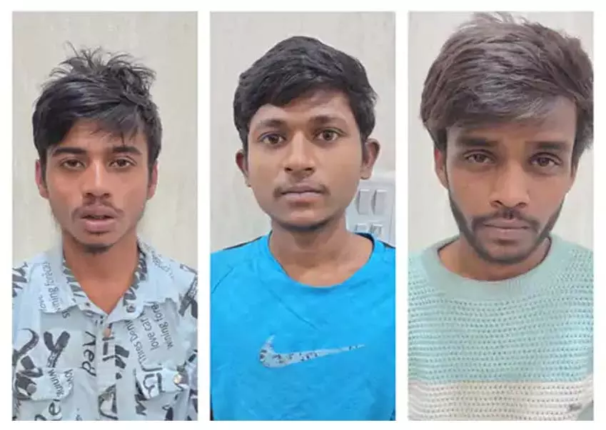 शराब भट्टी हत्याकांड मामले के तीन आरोपियों की तस्वीर आई सामने शराब भट्टी हत्याकांड मामले के तीन आरोपियों की तस्वीर आई सामने