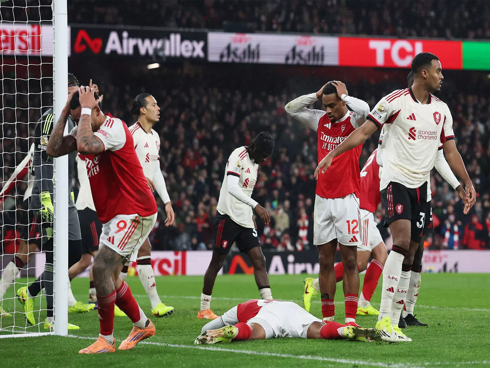 Arsenal 0-0 लिवरपूल: प्रीमियर लीग में अपनी बढ़त बढ़ाने का मौका आर्सेनल ने गंवा दिया Arsenal 0-0 लिवरपूल: प्रीमियर लीग में अपनी बढ़त बढ़ाने का मौका आर्सेनल ने गंवा दिया