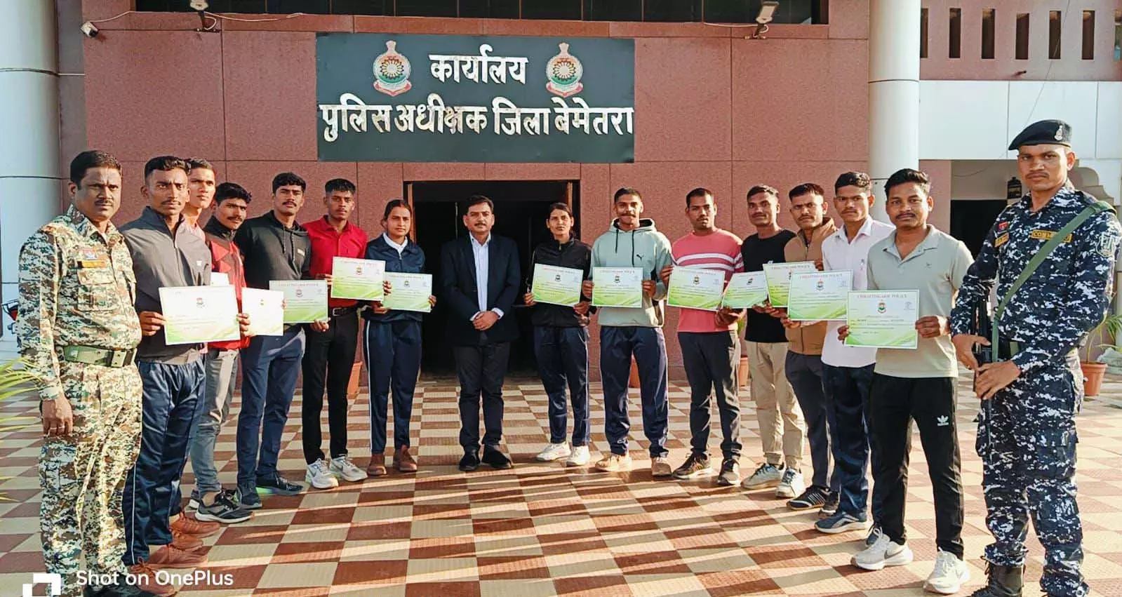 SSP रामकृष्ण साहू ने नवनियुक्त आरक्षकों को सौंपे नियुक्ति आदेश SSP रामकृष्ण साहू ने नवनियुक्त आरक्षकों को सौंपे नियुक्ति आदेश
