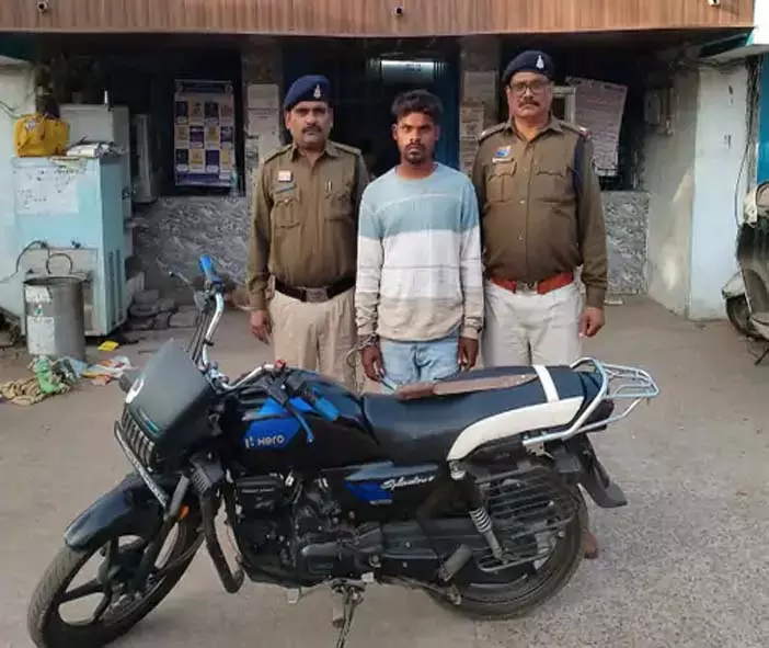 सुपेला में चापड़ से हमला करने वाला आरोपी और बालक गिरफ्तार सुपेला में चापड़ से हमला करने वाला आरोपी और बालक गिरफ्तार