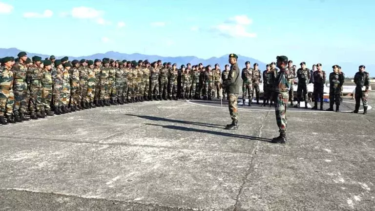 Nagaland: आईजी असम राइफल्स ने तुएनसांग का दौरा, ऑपरेशनल तैयारियों का जायजा लिया Nagaland: आईजी असम राइफल्स ने तुएनसांग का दौरा, ऑपरेशनल तैयारियों का जायजा लिया