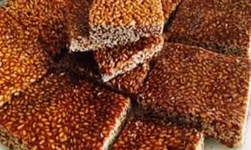 Til Pak Recipe: सर्दियों की ये डिश सेहत के साथ स्वाद का भी रखेगी ख्याल Til Pak Recipe: सर्दियों की ये डिश सेहत के साथ स्वाद का भी रखेगी ख्याल