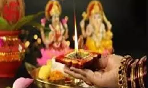 dharm : पूजा के समय उबासी या नींद आने लगे, तो क्या हैं संकेत, जानिए इसकी वजह dharm : पूजा के समय उबासी या नींद आने लगे, तो क्या हैं संकेत, जानिए इसकी वजह