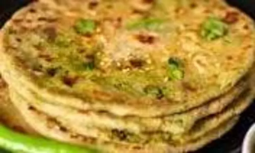 Paneer Gobhi Paratha: सर्दियों में बनाएं गरमा-गरम पनीर गोभी पराठा Paneer Gobhi Paratha: सर्दियों में बनाएं गरमा-गरम पनीर गोभी पराठा