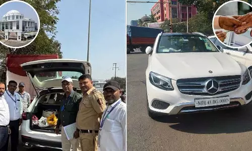 आचार संहिता लागू होने के बीच APMC चेक पोस्ट पर मर्सिडीज से ₹16.16 लाख कैश ज़ब्त आचार संहिता लागू होने के बीच APMC चेक पोस्ट पर मर्सिडीज से ₹16.16 लाख कैश ज़ब्त