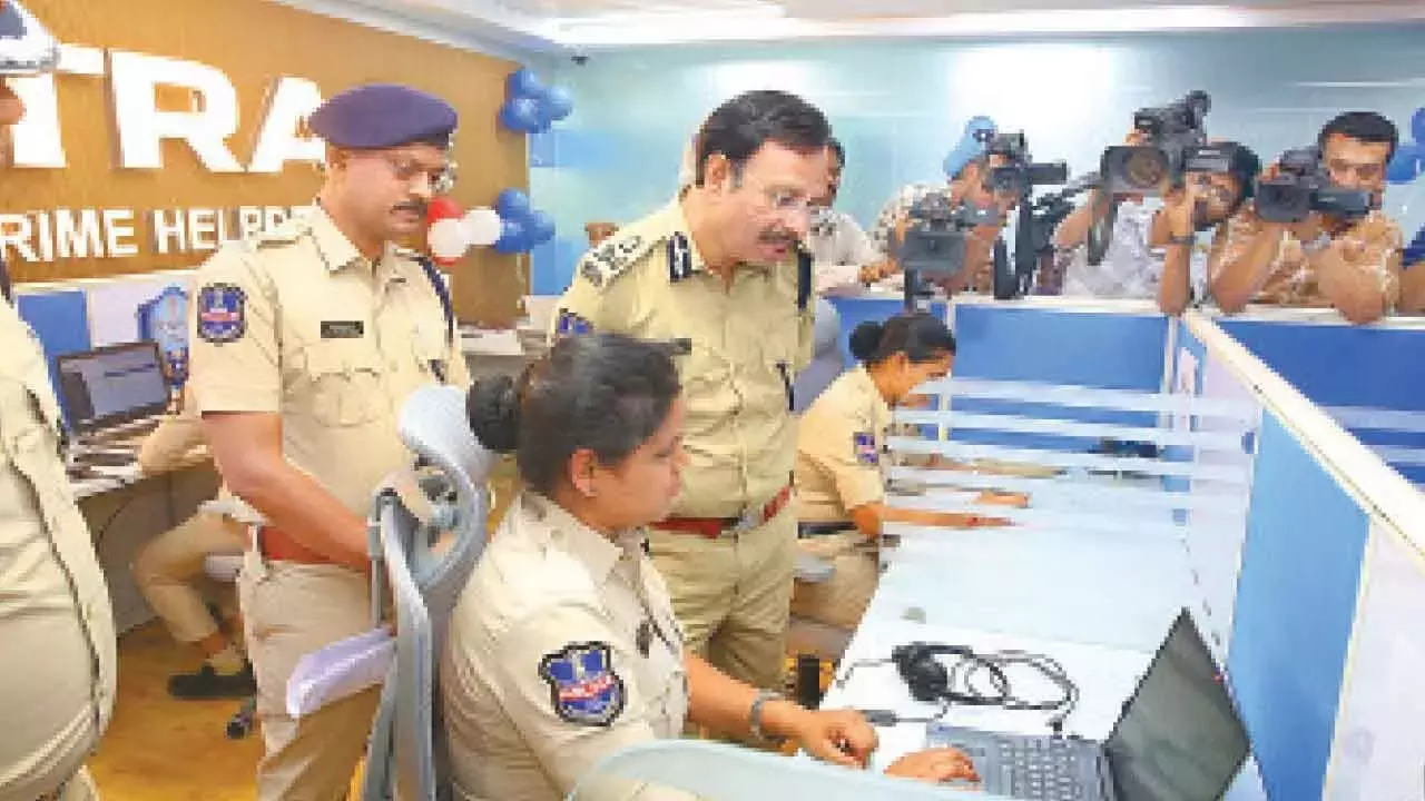 Telangana: साइबर फ्रॉड में ऑनलाइन FIR करने के लिए सिटी पुलिस ने ‘सी-मित्र’ लॉन्च किया Telangana: साइबर फ्रॉड में ऑनलाइन FIR करने के लिए सिटी पुलिस ने ‘सी-मित्र’ लॉन्च किया