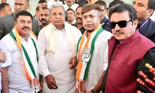 सिद्धारमैया CM के तौर पर अपना पूरा कार्यकाल पूरा करेंगे, DK को उनकी जगह लेनी चाहिए - Zameer Ahmed Khan सिद्धारमैया CM के तौर पर अपना पूरा कार्यकाल पूरा करेंगे, DK को उनकी जगह लेनी चाहिए - Zameer Ahmed Khan