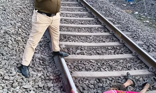 रायगढ़ रेलवे ट्रैक पर अज्ञात व्यक्ति का मिला शव