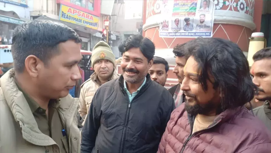 Farrukhabad: जुलूस रोकने के बाद वार्ता से संतोष, आंदोलन टला Farrukhabad: जुलूस रोकने के बाद वार्ता से संतोष, आंदोलन टला