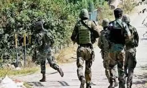Jammu-Kashmir: खेतों में छिपा हुआ दुश्मन जासूस मिला, BSF ने दबोचा Jammu-Kashmir: खेतों में छिपा हुआ दुश्मन जासूस मिला, BSF ने दबोचा