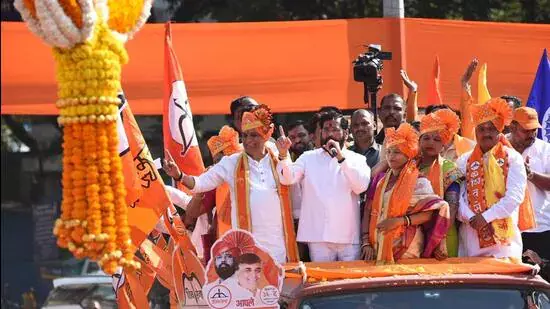 Nana Bhangire की चुनाव रैली के दौरान पथराव