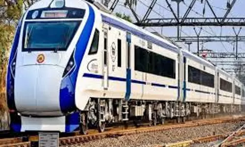 Indore: वंदे भारत में भोजन अब इको-फ्रेंडली थालियों में Indore: वंदे भारत में भोजन अब इको-फ्रेंडली थालियों में