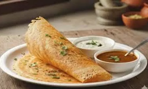 Tomato Rava Dosa: कम समय में घरवालों के लिए तैयार करें ये टेस्टी टमाटर रवा डोसा