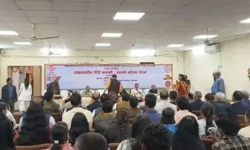 GGU कुलपति को पद से हटाने की मांग, साहित्यकार का किया था अपमानित