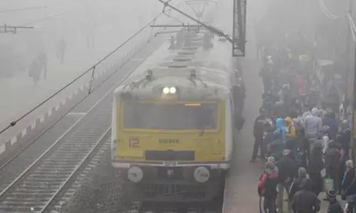 पश्चिम बंगाल में कड़ाके की ठंड जारी, कोलकाता समेत कई जिलों में गिरा तापमान पश्चिम बंगाल में कड़ाके की ठंड जारी, कोलकाता समेत कई जिलों में गिरा तापमान