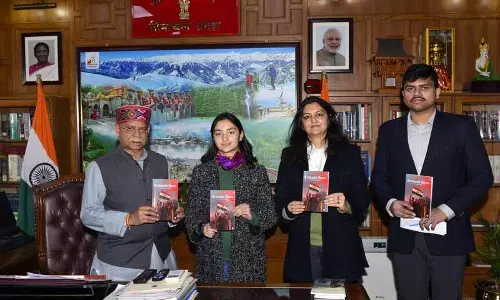 Himachal के राज्यपाल ने शिमला में मां-बेटी लेखकों की किताबों का विमोचन किया Himachal के राज्यपाल ने शिमला में मां-बेटी लेखकों की किताबों का विमोचन किया