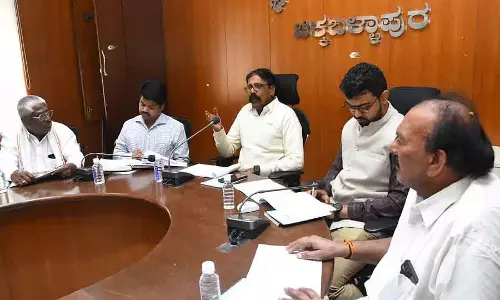 Chikkaballapur : उगादी के दौरान इंदिरा किट बांटी गई Chikkaballapur : उगादी के दौरान इंदिरा किट बांटी गई