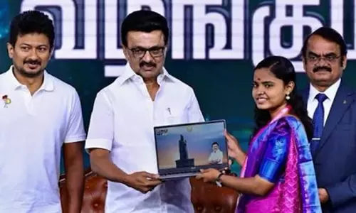 Tamil Nadu सरकार की लैपटॉप योजना: फरवरी तक 10 लाख छात्रों को लाभ Tamil Nadu सरकार की लैपटॉप योजना: फरवरी तक 10 लाख छात्रों को लाभ