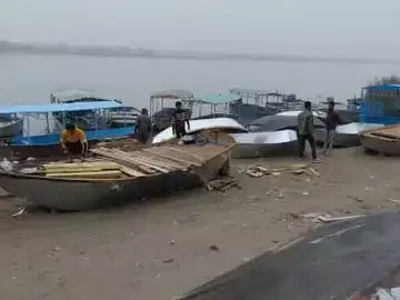 Farrukhabad: रामनगरिया मेला में नाव संचालन के लिए पंजीकरण नियम लागू