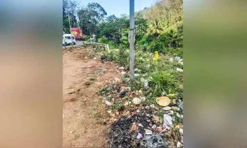 यहां कोई साफ़-सफ़ाई नहीं है; Mukkadawa में कचरा और बदबू बर्दाश्त से बाहर है