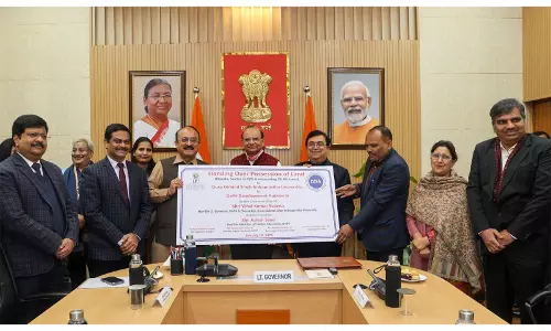 DDA ने नरेला में नए परिसरों के लिए GGSIPU और दिल्ली शिक्षक विश्वविद्यालय को जमीन सौंपी DDA ने नरेला में नए परिसरों के लिए GGSIPU और दिल्ली शिक्षक विश्वविद्यालय को जमीन सौंपी
