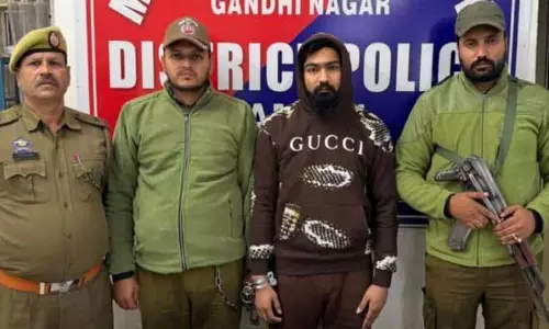 JAMMU: हाई-प्रोफाइल नार्को-आर्म्स सिंडिकेट केस में एक और आरोपी गिरफ्तार JAMMU: हाई-प्रोफाइल नार्को-आर्म्स सिंडिकेट केस में एक और आरोपी गिरफ्तार