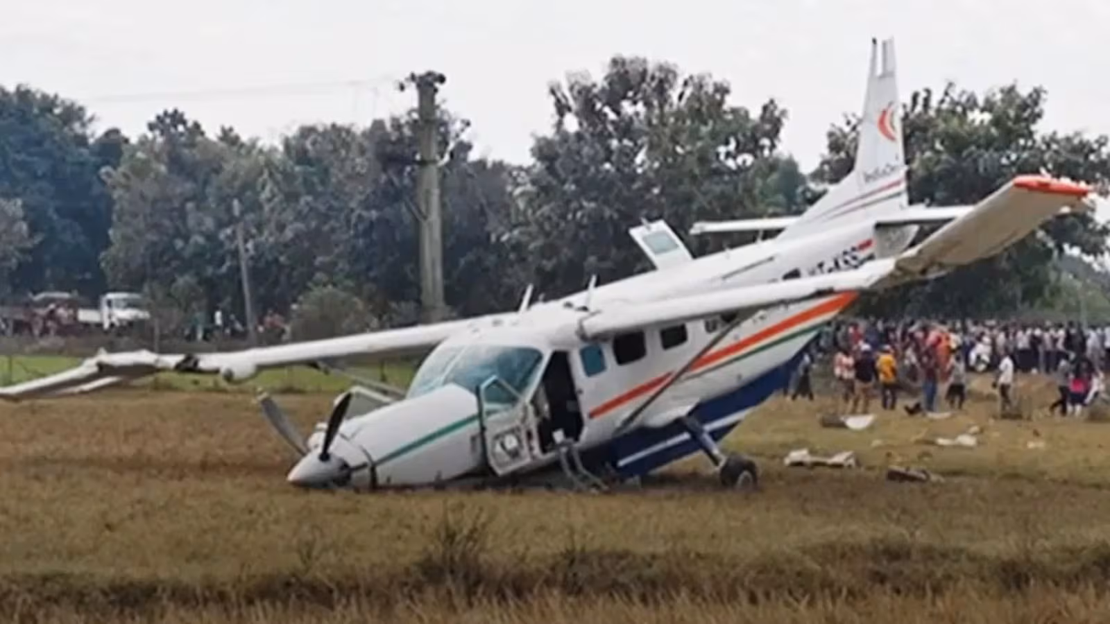 Odisha: छोटा विमान राउरकेला में दुर्घटनाग्रस्त Odisha: छोटा विमान राउरकेला में दुर्घटनाग्रस्त