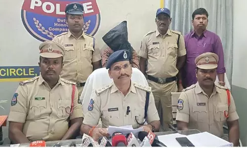 अवैध संबंध में बाधा डालने के आरोप में Murder का आरोपी गिरफ्तार