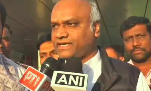 कर्नाटक सरकार राज्यपाल द्वारा लौटाए गए विधेयकों पर स्पष्टीकरण जारी करने के लिए तैयार है: Priyank Kharge