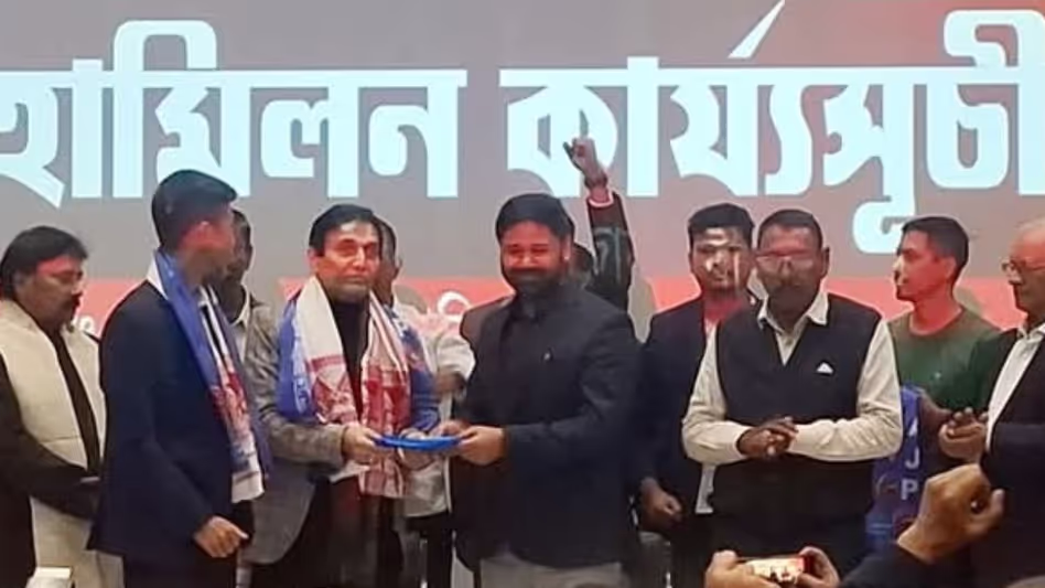Assam : सांसद अजीत कुमार भुयान की पार्टी का असम जातीय परिषद में विलय Assam : सांसद अजीत कुमार भुयान की पार्टी का असम जातीय परिषद में विलय