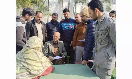 CM के सलाहकार ने राबिता में लोगों की समस्याएं सुनीं CM के सलाहकार ने राबिता में लोगों की समस्याएं सुनीं