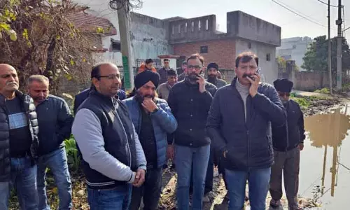 Arvind ने वार्ड 32 के निवासियों को राहत का आश्वासन दिया Arvind ने वार्ड 32 के निवासियों को राहत का आश्वासन दिया