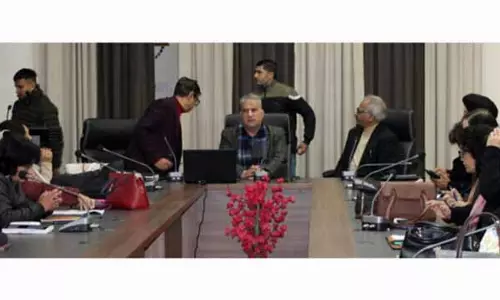 JAMMU: डायरेक्टर कॉलेजेज ने प्रिंसिपल्स की मीटिंग की अध्यक्षता की JAMMU: डायरेक्टर कॉलेजेज ने प्रिंसिपल्स की मीटिंग की अध्यक्षता की
