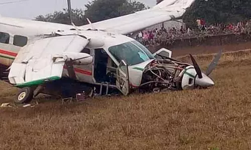 Odisha में राउरकेला के पास छोटा प्लेन क्रैश; पायलट समेत छह लोग गंभीर रूप से घायल Odisha में राउरकेला के पास छोटा प्लेन क्रैश; पायलट समेत छह लोग गंभीर रूप से घायल