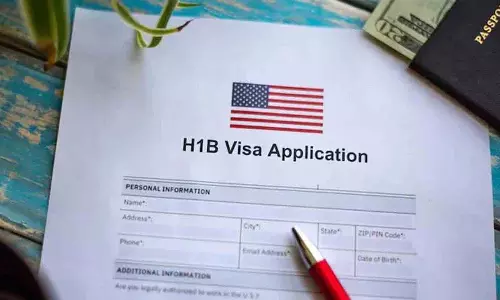 ट्रंप प्रशासन ने H1-B वीज़ा के लिए प्रीमियम प्रोसेसिंग फ़ीस बढ़ाई