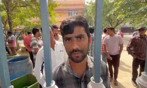 बेरोजगार आदमी ने CM रेवंत रेड्डी की जॉब नोटिफिकेशन की मांग पर गुस्सा निकाला