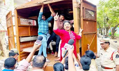 Hyderabad में जॉब नोटिफिकेशन में देरी के खिलाफ बेरोजगार युवाओं ने प्रदर्शन किया Hyderabad में जॉब नोटिफिकेशन में देरी के खिलाफ बेरोजगार युवाओं ने प्रदर्शन किया