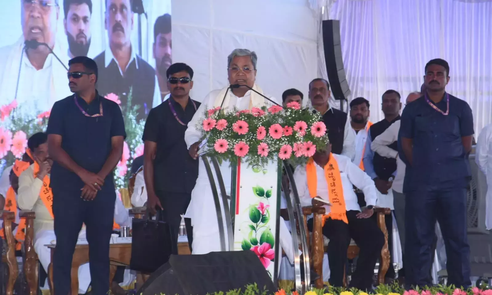 CM ने विजयपुरा के लिए सरकारी मेडिकल कॉलेज और फ्लाईओवर का भरोसा दिया