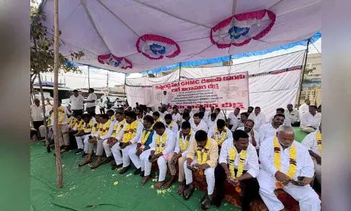 किस्तारेड्डीपेट में नए GHMC डिवीजन की मांग को लेकर रिले भूख हड़ताल शुरू किस्तारेड्डीपेट में नए GHMC डिवीजन की मांग को लेकर रिले भूख हड़ताल शुरू