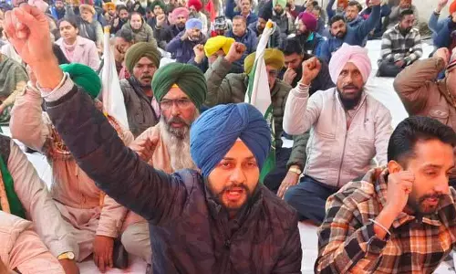 PSPCL की ज़मीन बेचने के सरकारी कदम से पटियाला में विरोध प्रदर्शन शुरू PSPCL की ज़मीन बेचने के सरकारी कदम से पटियाला में विरोध प्रदर्शन शुरू