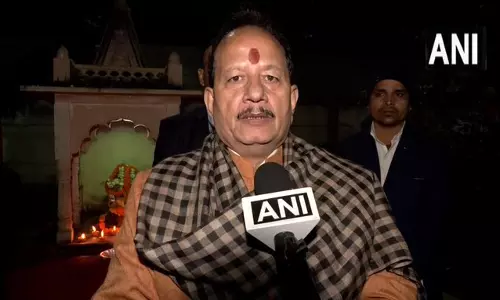 धारावी का पुनर्विकास: फडणवीस ने दी नई घरों की गारंटी, पीएम से भूमि पूजन की अपील धारावी का पुनर्विकास: फडणवीस ने दी नई घरों की गारंटी, पीएम से भूमि पूजन की अपील