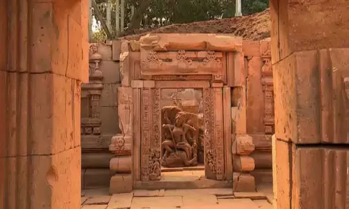 Bhubaneswar: सुकासारी मंदिर में खुदाई फिर शुरू, अनोखी मूर्तियाँ मिलीं Bhubaneswar: सुकासारी मंदिर में खुदाई फिर शुरू, अनोखी मूर्तियाँ मिलीं