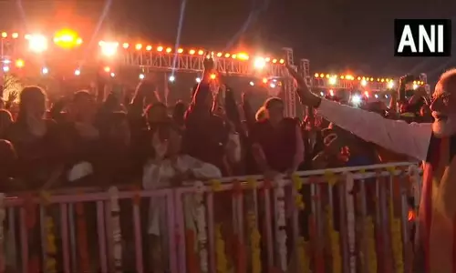 सोमनाथ मंदिर पहुंचे पीएम मोदी, श्रद्धालुओं ने किया जोरदार स्वागत