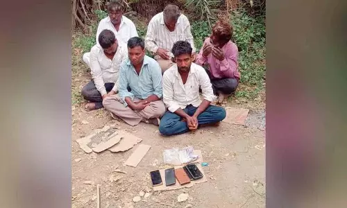 Medak District के कोठापल्ली गांव में छापेमारी के बाद जुआ खेलने के आरोप में एक व्यक्ति गिरफ्तार