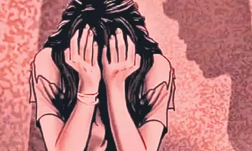 Gujarat में 15 साल की लड़की से गैंगरेप, 8 लोग गिरफ्तार Gujarat में 15 साल की लड़की से गैंगरेप, 8 लोग गिरफ्तार
