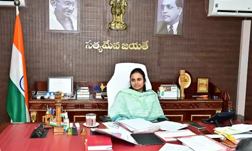 Collector Dr. A. Siris की पहल: किसानों को मिलीं QR कोड वाली पासबुक Collector Dr. A. Siris की पहल: किसानों को मिलीं QR कोड वाली पासबुक