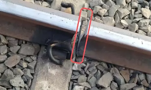Railway track में दरार के बाद दीघा जाने वाली ट्रेन बड़े खतरे से बच गई