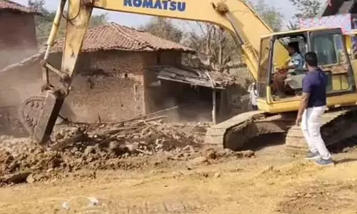 नई रेलवे लाइन के लिए अतिक्रमण हटाओ अभियान, 35 घर जमींदोज